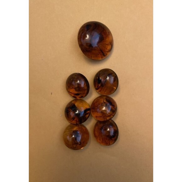 Set 7 Faux 5/8” And 1” Amber Plastic Midcentury Plastic Shank Buttons - Picture 3 of 3